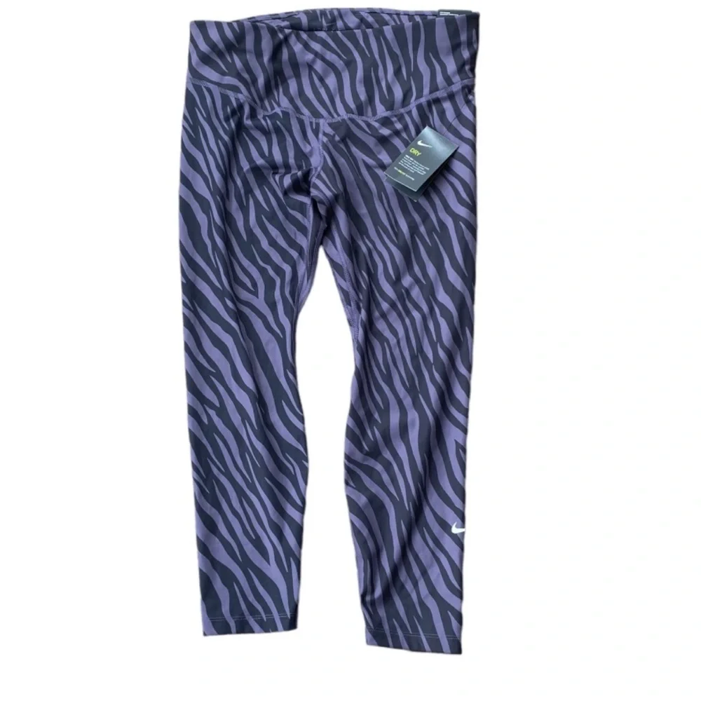 Nike NWT Plus Size Training One Sculpt Tight 7/8 leggings in zebra print size 1X